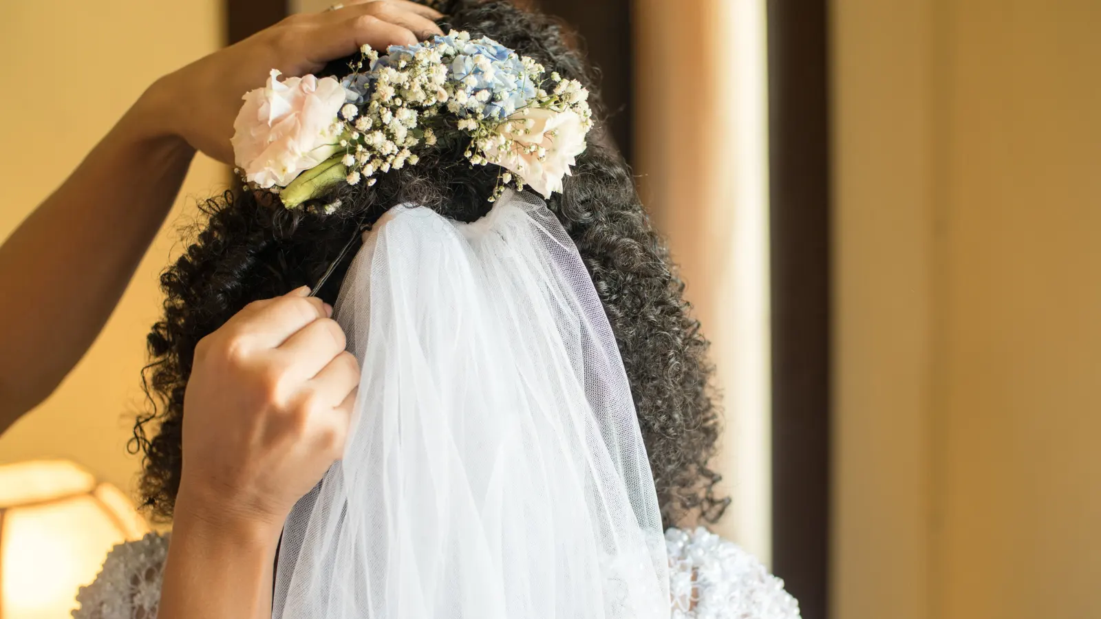 How to Make a Veil Without Sewing: No-sew Wedding Veil Tutorial