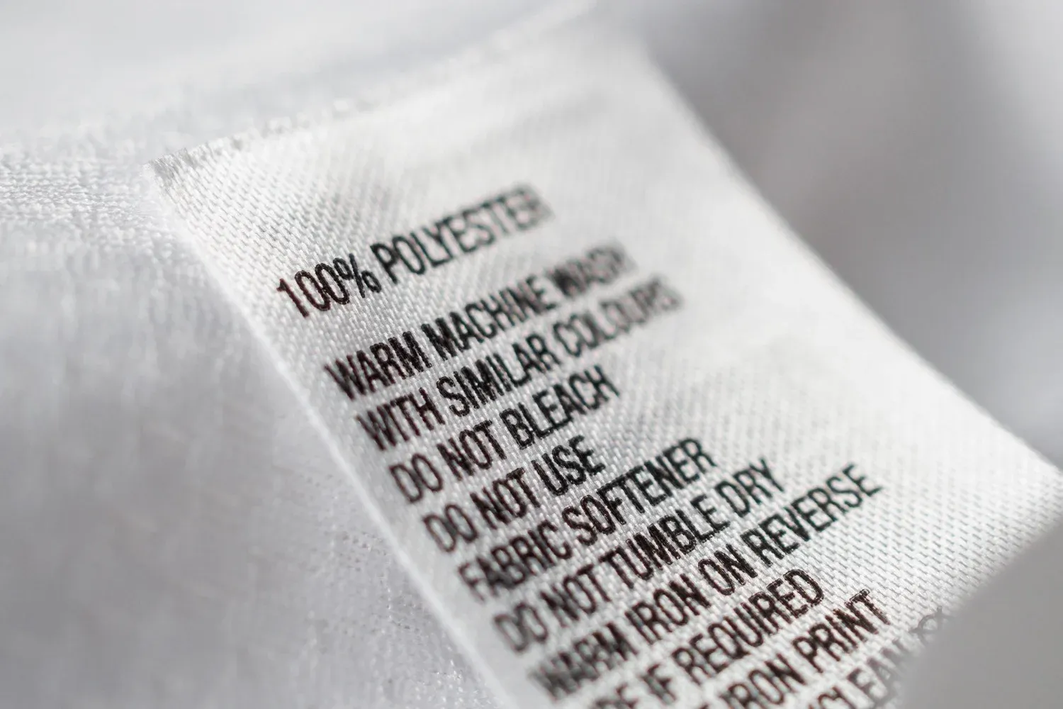 polyester-fabric-clothing-label-with-laundry-instructions